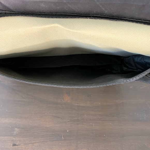 2D cartoon crossbody bag - Picture 6 of 9